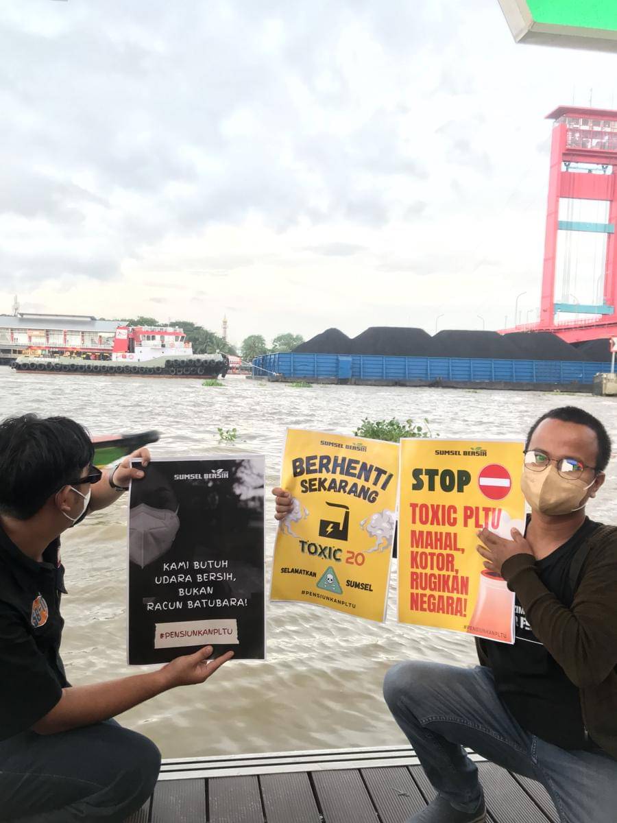 Peluncuran laporan Toxic Twenties di Palembang.