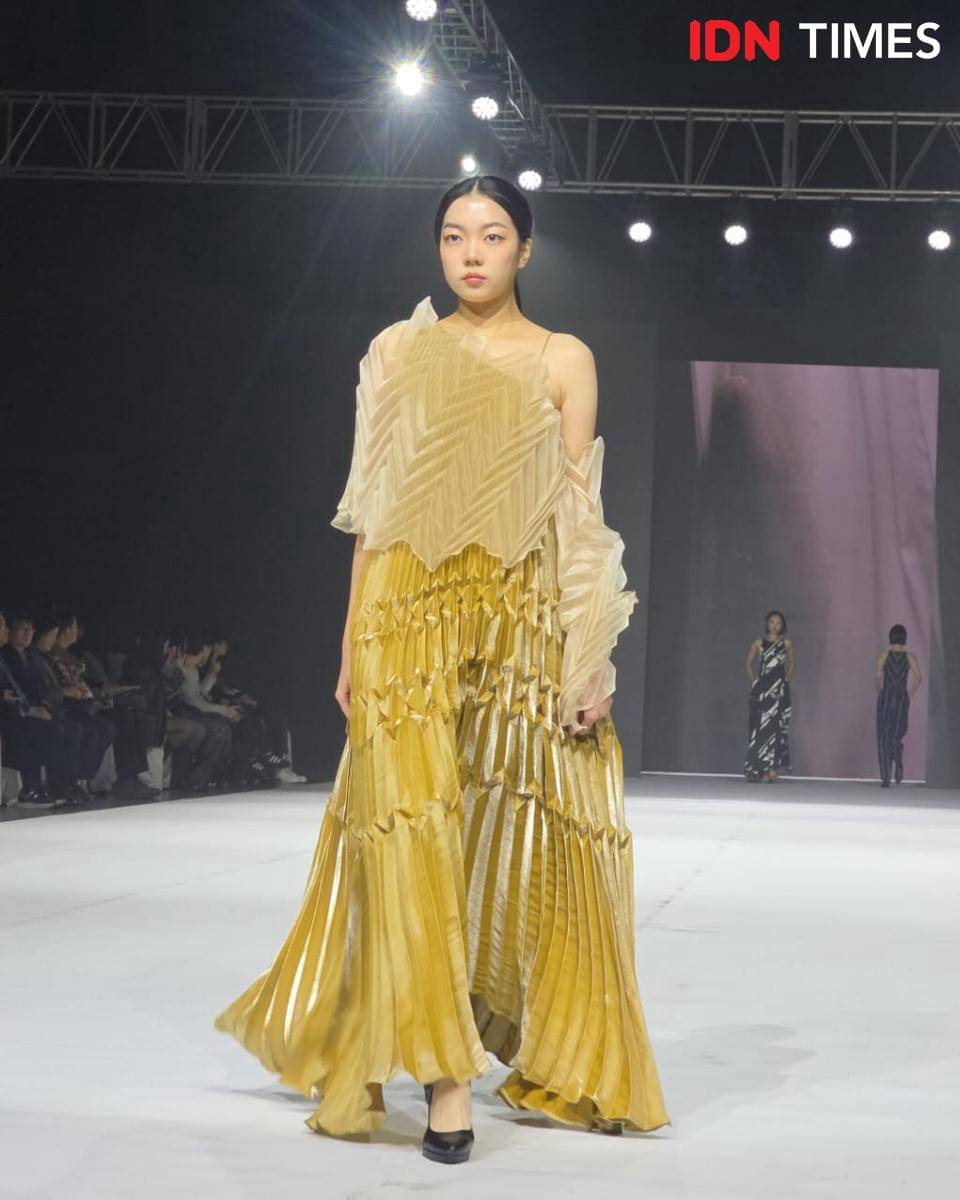 Koleksi karya Ernesto Abram di Busan Fashion Week 2025