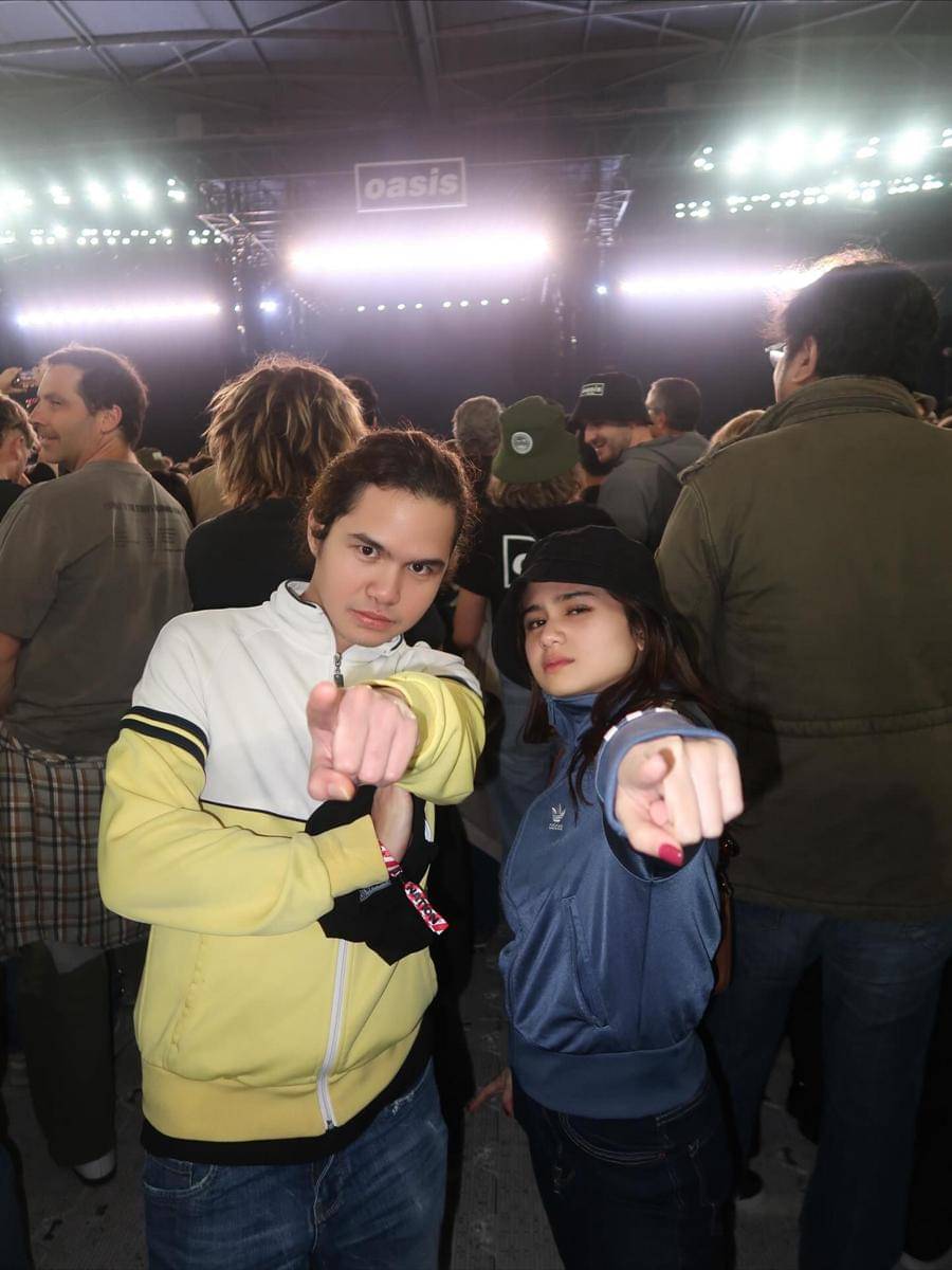 Tissa Biani dan Dul nonton Oasis di Melbourne