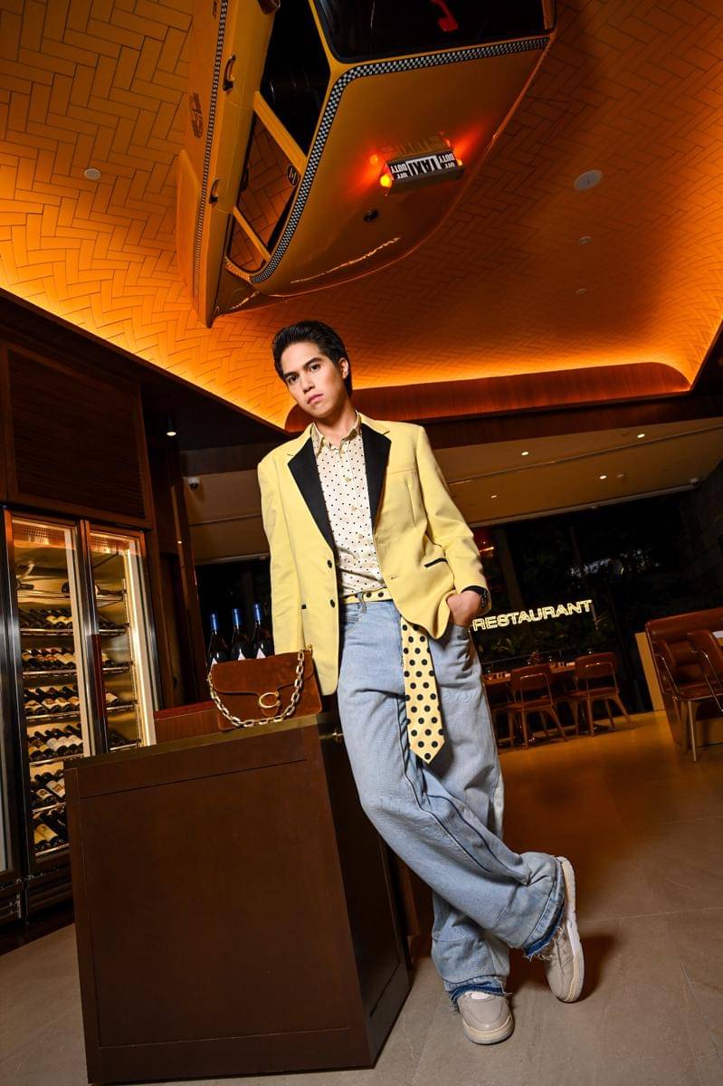 OOTD Couple Syifa Hadju-El Rumi di Pembukaan The Coach Restaurant Singapura