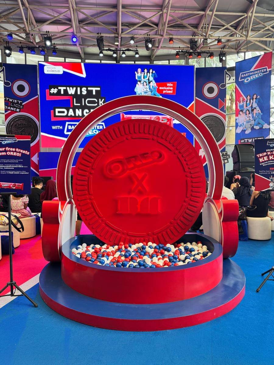 Booth - Giant Red Cookie.jpg