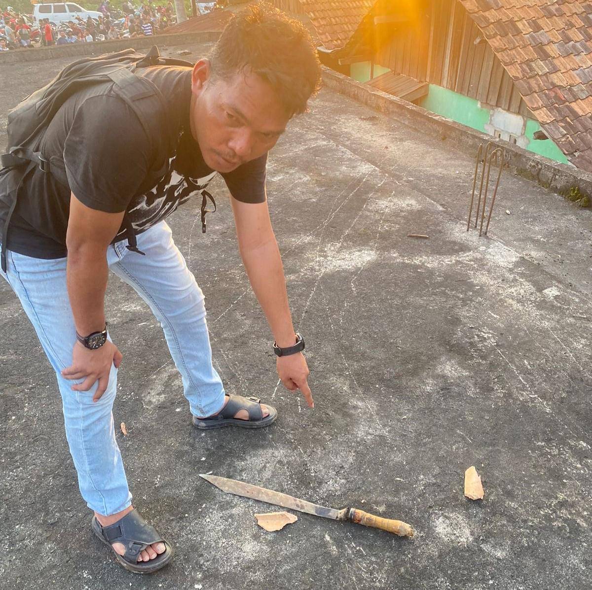 Barang bukti sebilah parang yang digunakan pelaku membacok korban. (Dok. Polres Muba)