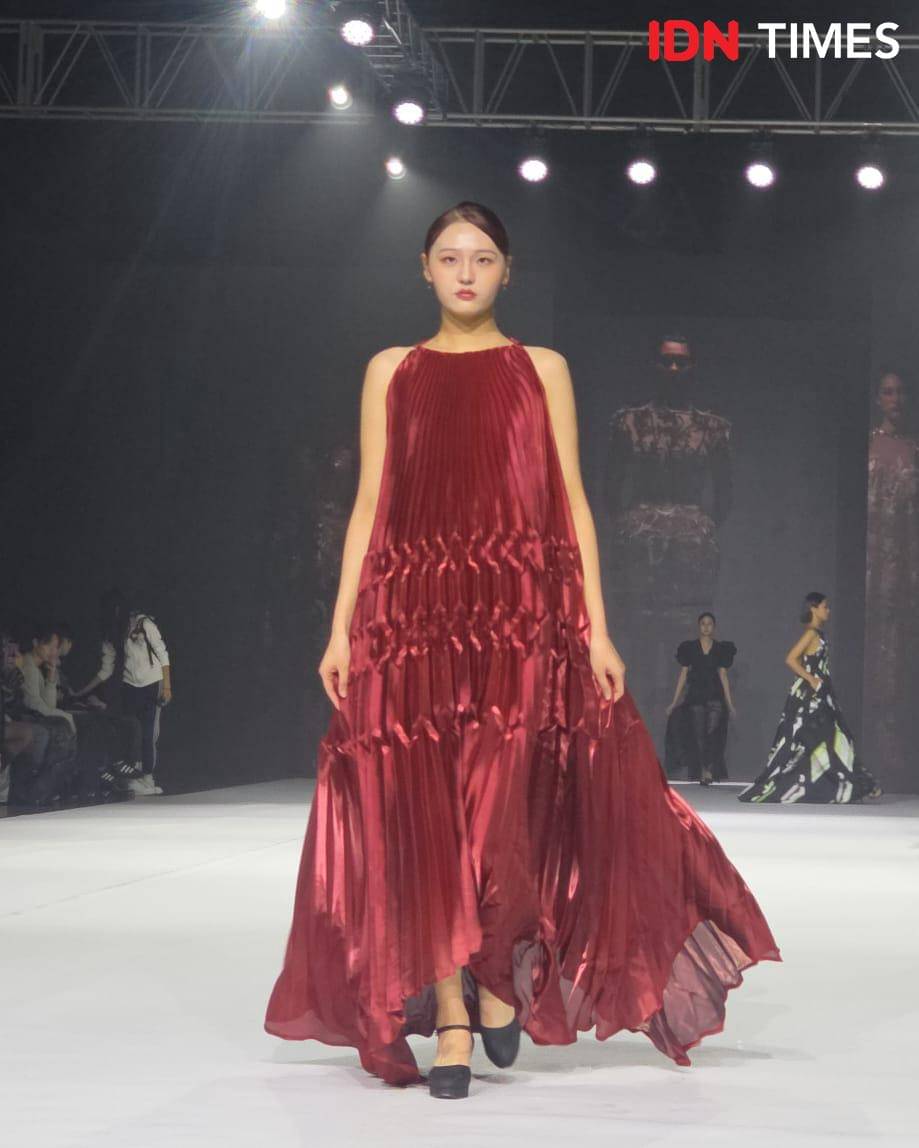 Koleksi karya Ernesto Abram di Busan Fashion Week 2025