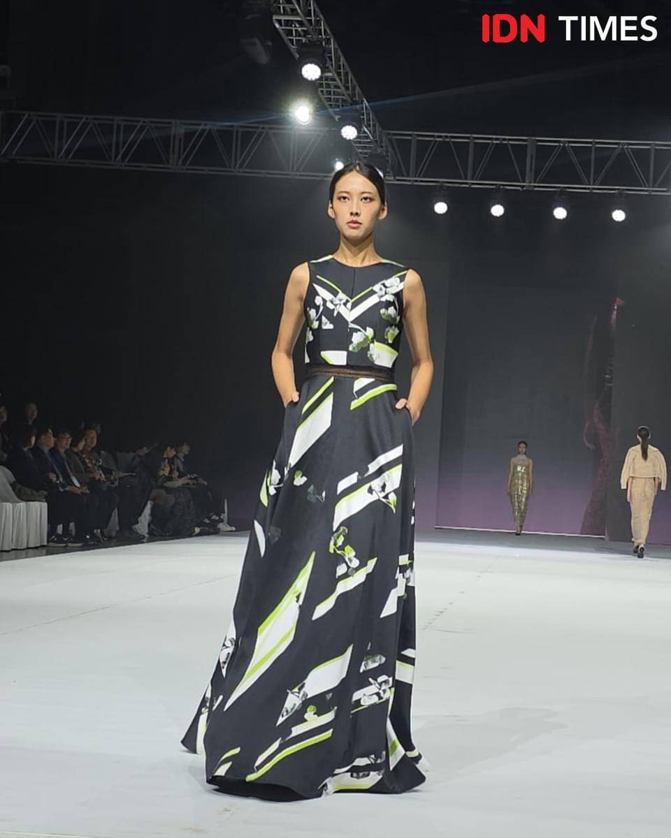 Koleksi karya Ernesto Abram di Busan Fashion Week 2025