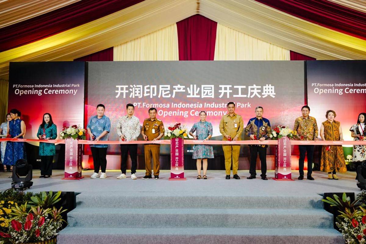 Investor asal Tiongkok, Korrun Group, resmi membuka pabrik barunya di kawasan Industri PT Formosa Bag yang berlokasi di Desa Sengonbugel, Kecamatan Mayong, Jepara. Diresmikan langsung oleh Chairman Korrun Group Fan Jin Song, Komisaris Korrun Group Rahayu Saraswati, Gubernur Jawa Tengah Ahmad Luthfi, Bupati Jepara Witiarso Utomo. (IDN Times/IST)