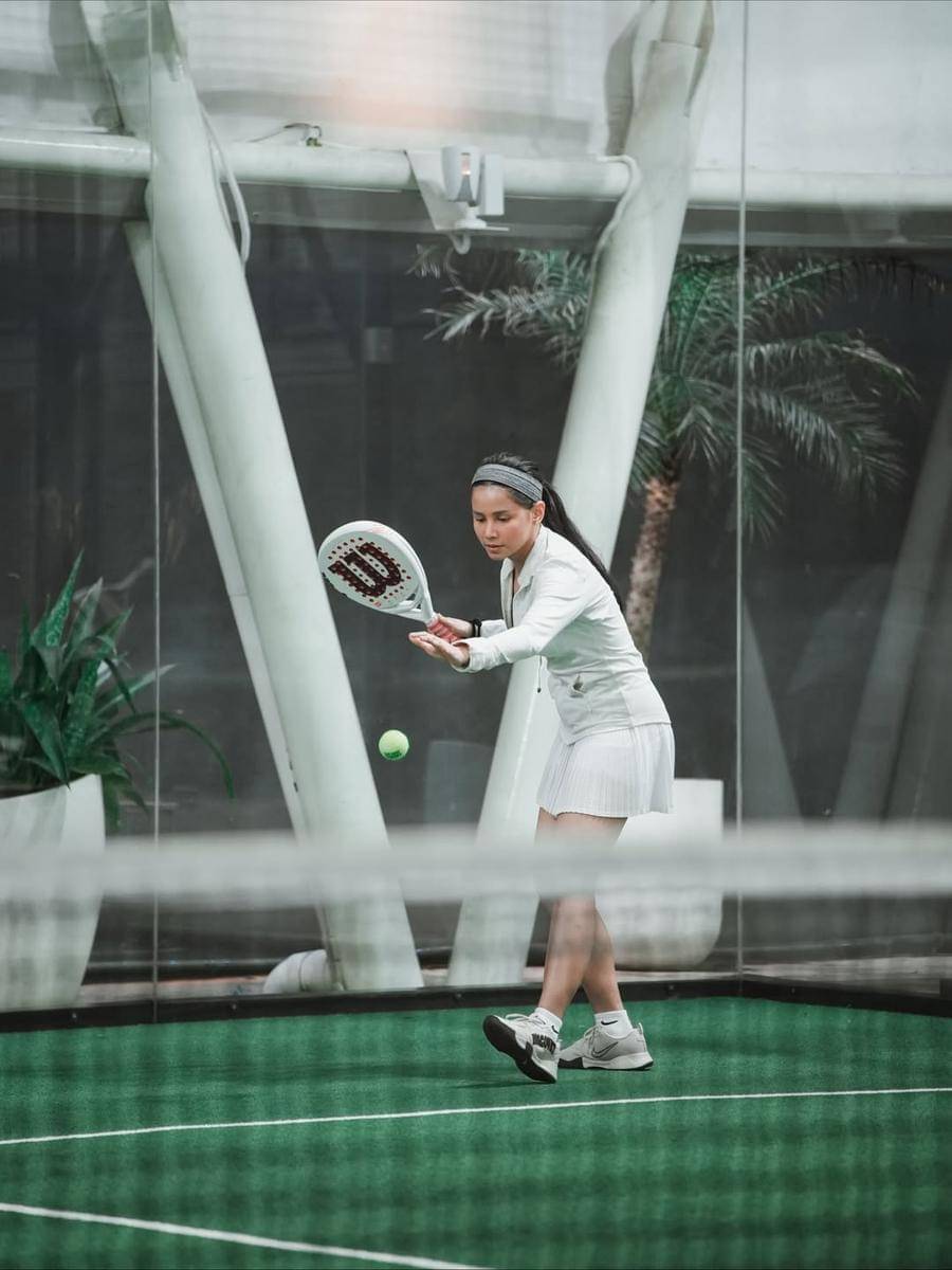 ide outfit olahraga ala Yunita Siregar 