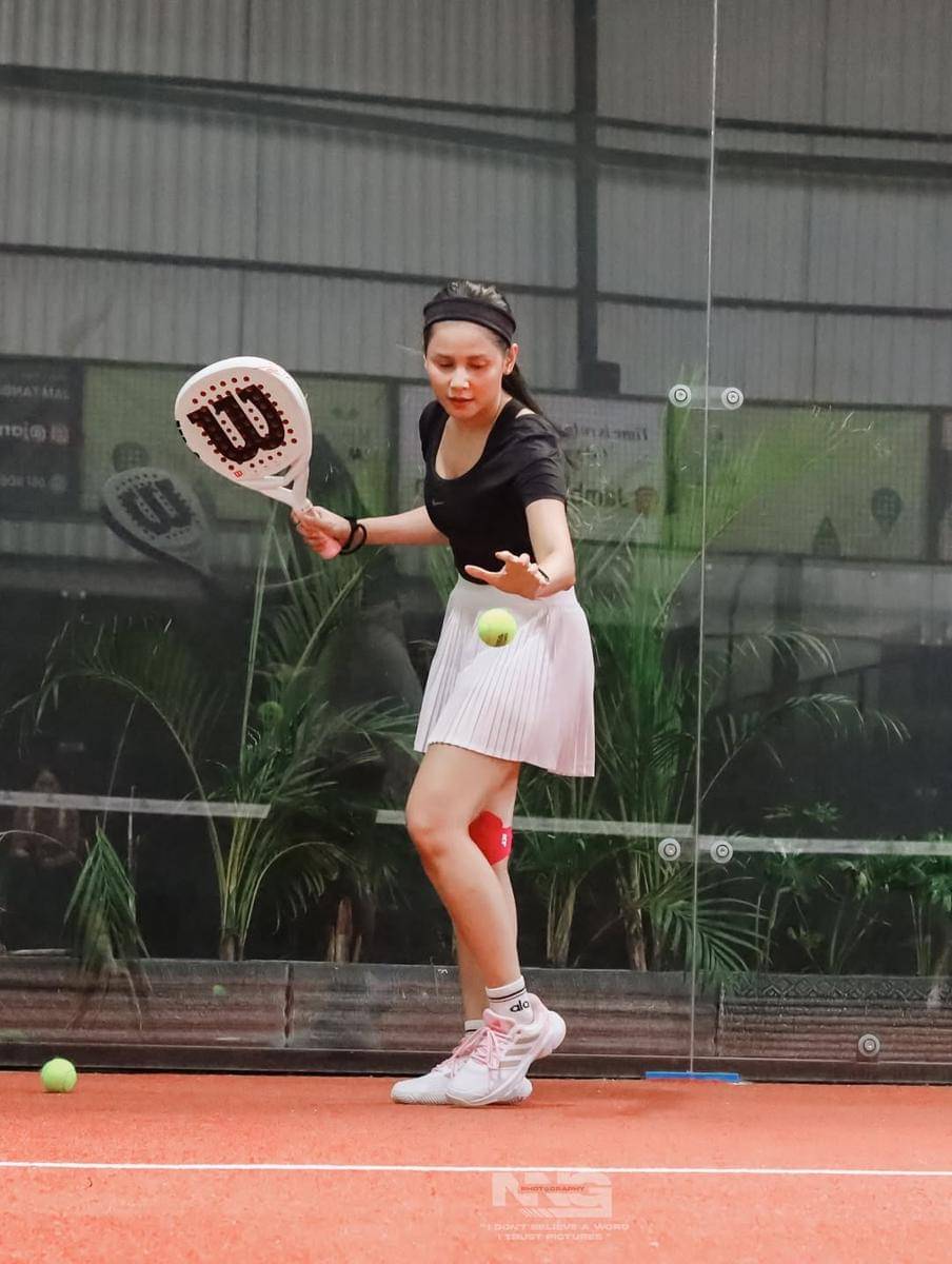 ide outfit olahraga ala Yunita Siregar 