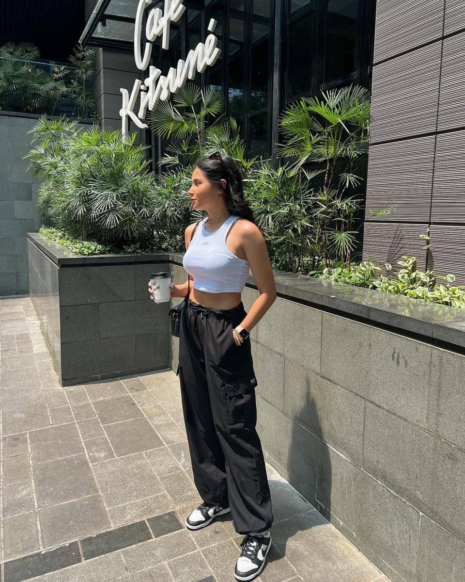 ide outfit olahraga ala Yunita Siregar