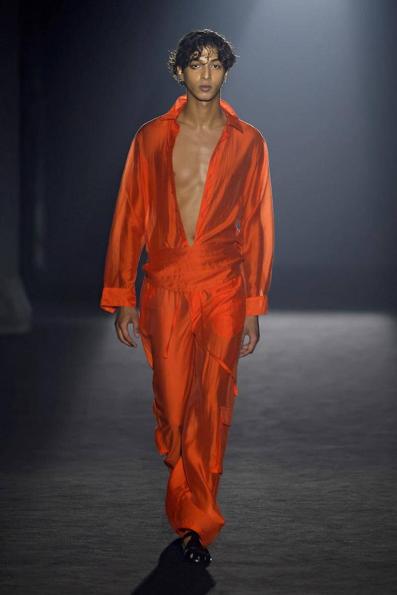 Koleksi Carlota Barrera S/S '26 di Barcelona Fashion Week