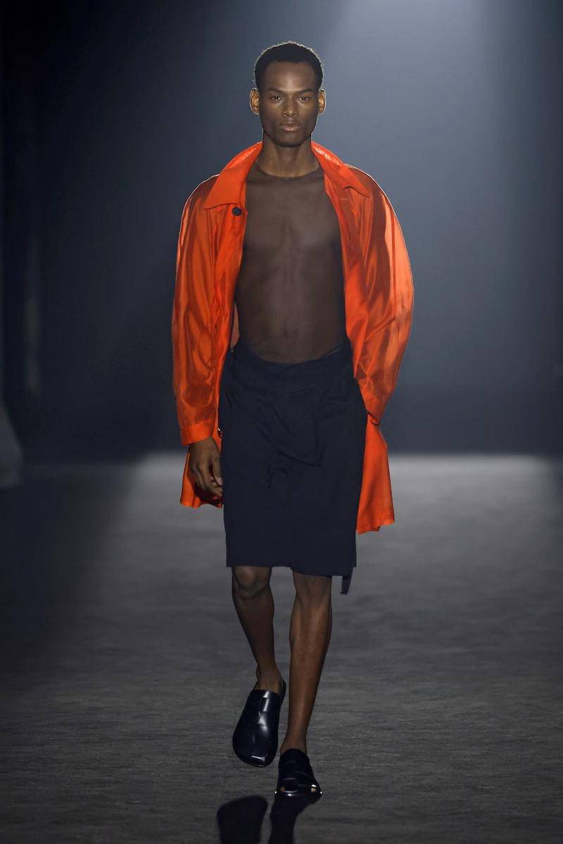 Koleksi Carlota Barrera S/S '26 di Barcelona Fashion Week