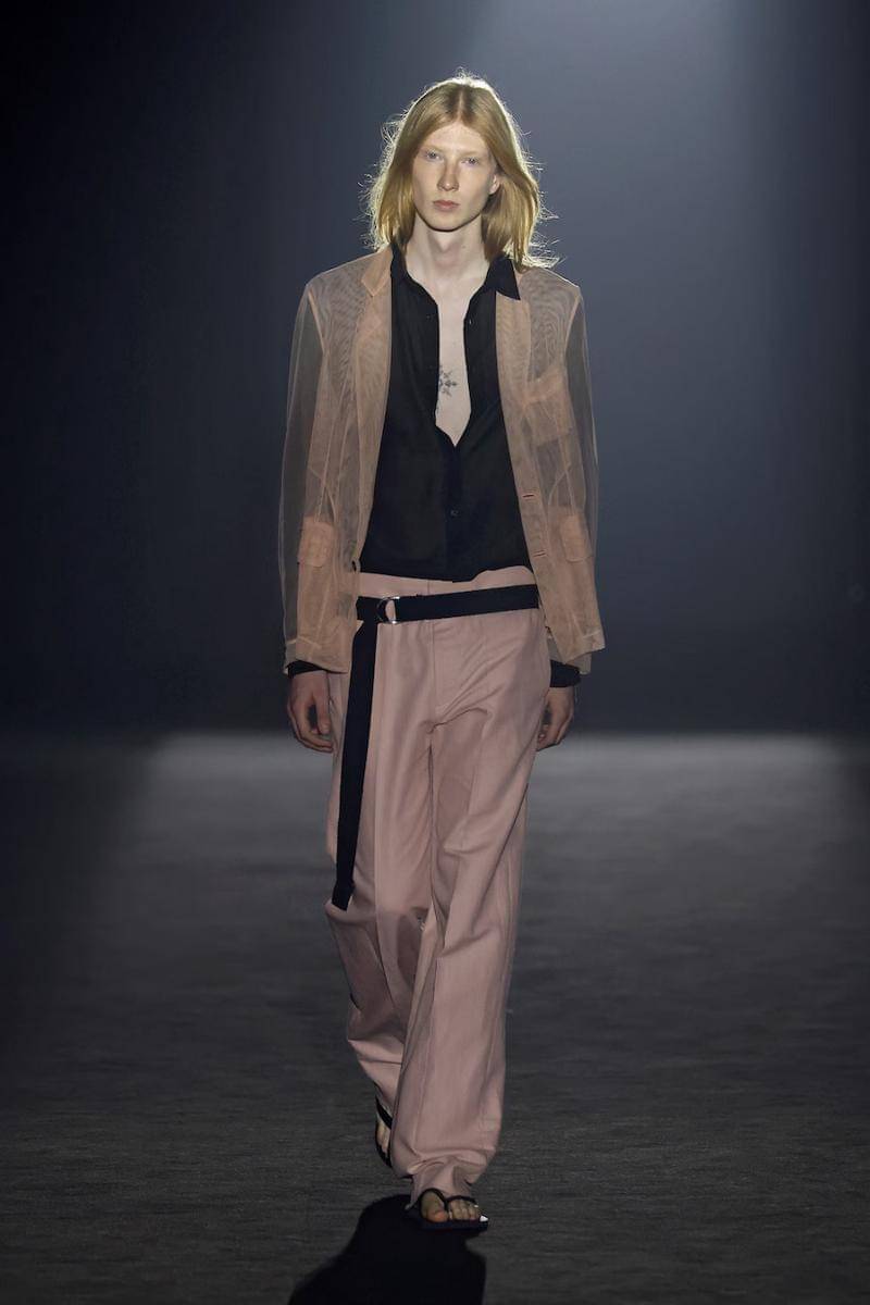 Koleksi Carlota Barrera S/S '26 di Barcelona Fashion Week