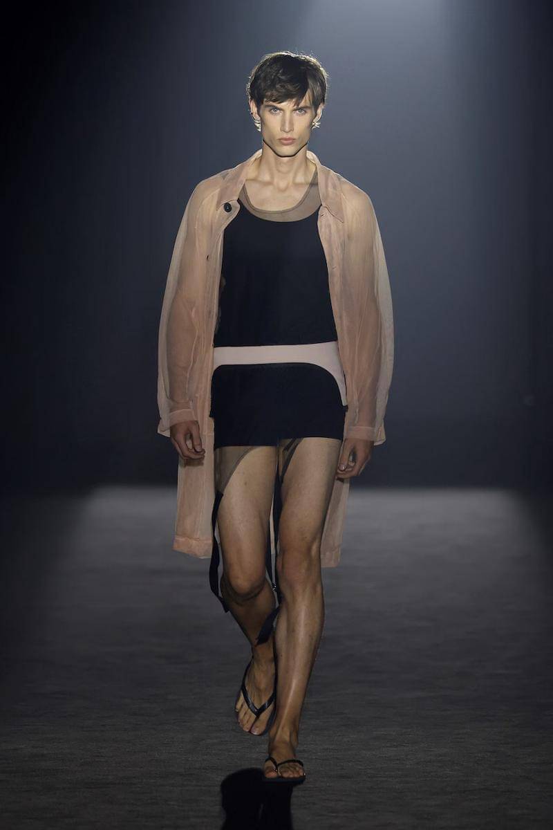 Koleksi Carlota Barrera S/S '26 di Barcelona Fashion Week