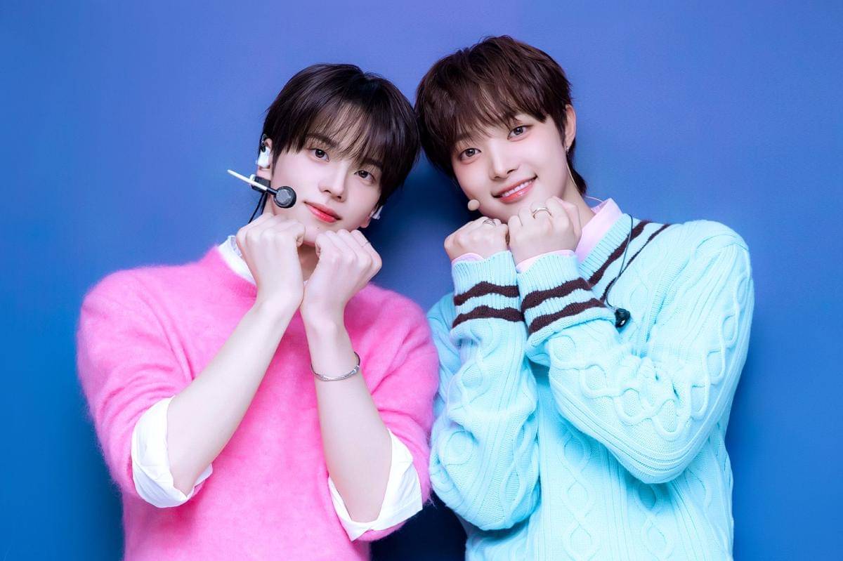 Potret Shinyu dan EJ jadi MC Inkigayo