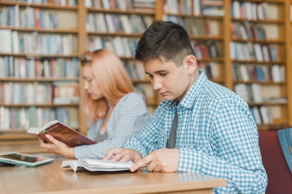 ilustrasi membaca buku