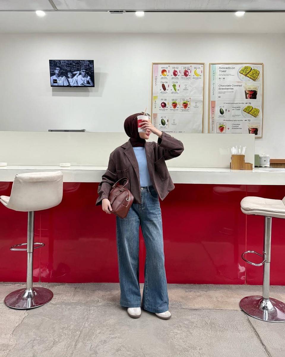 Inspirasi outfit ala Intan Ghazella