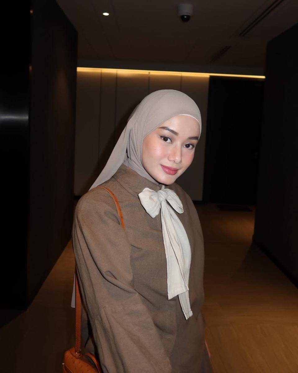 ide makeup natural untuk ke kantor ala Dinda Hauw 