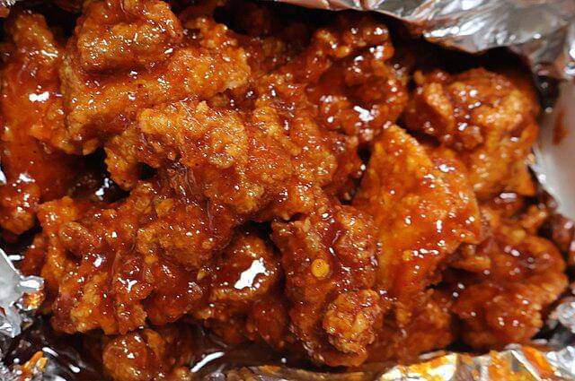 ilustrasi campurkan saus