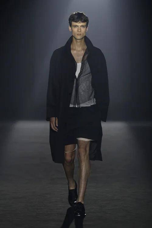 Koleksi Carlota Barrera S/S '26 di Barcelona Fashion Week