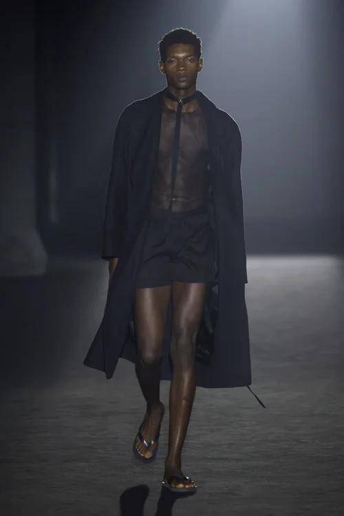 Koleksi Carlota Barrera S/S '26 di Barcelona Fashion Week