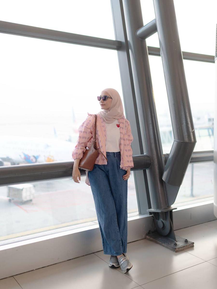 ide padu padan sneakers ala Mega Iskanti