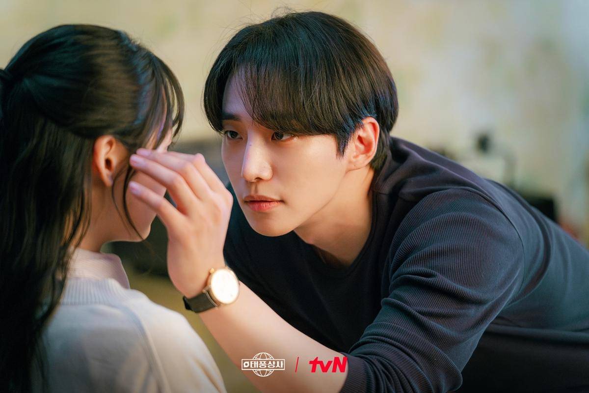 Kim Min Ha dan Lee Junho di Typhoon Family