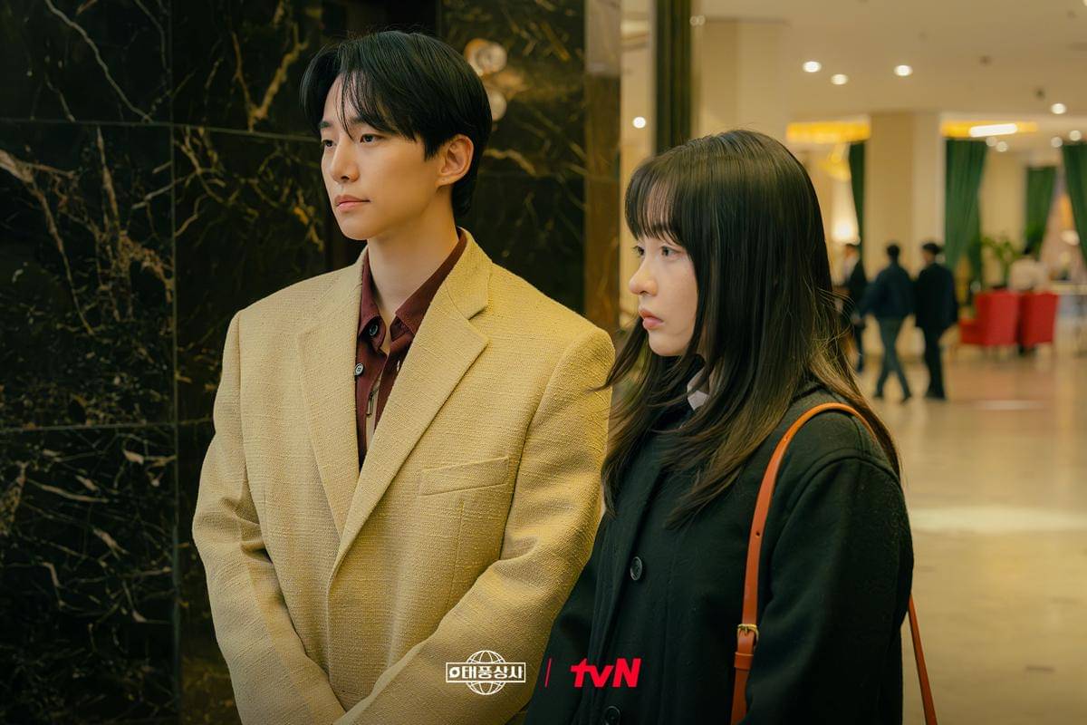 Lee Junho dan Kim Min Ha di Typhoon Family