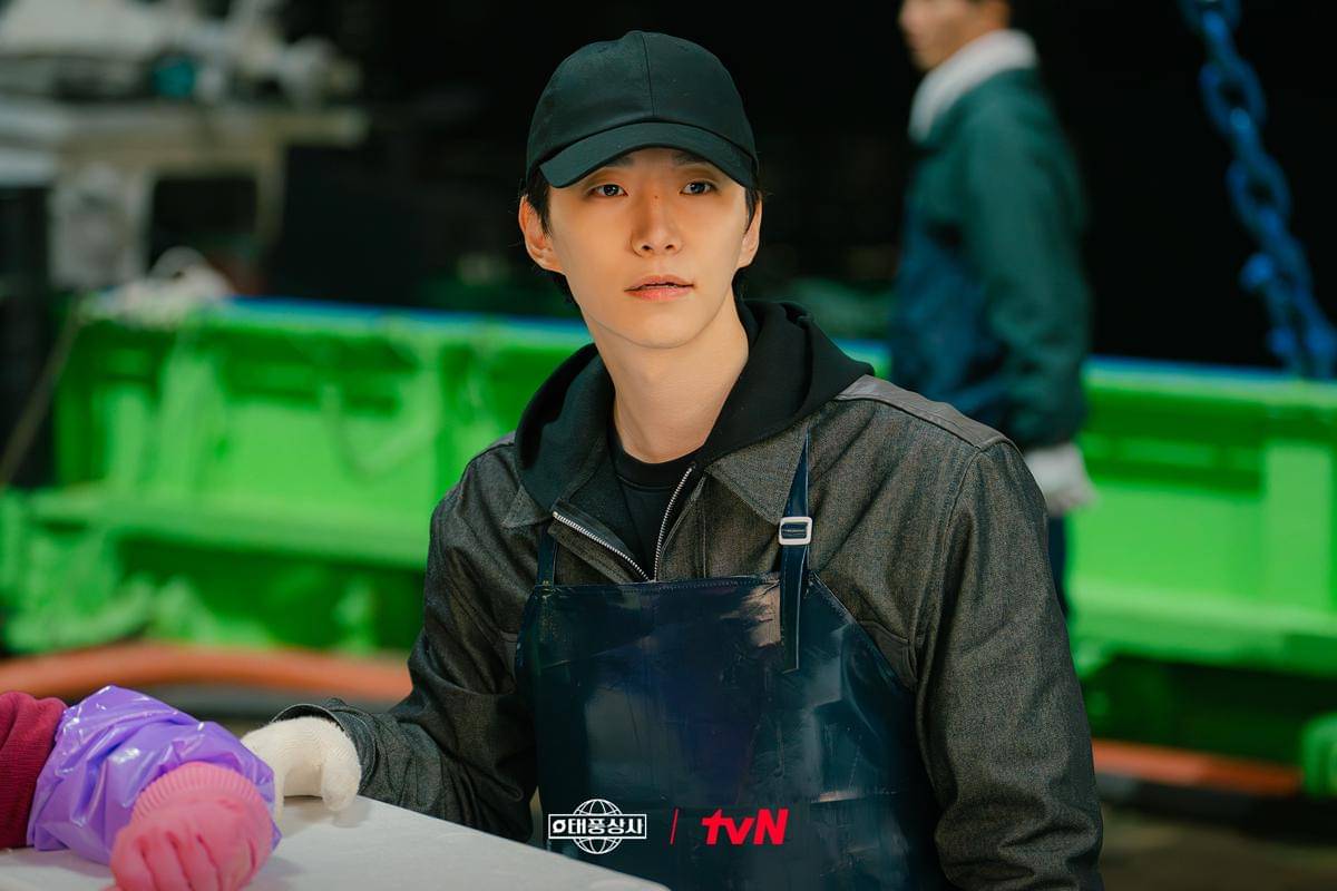 Lee Junho di Typhoon Family