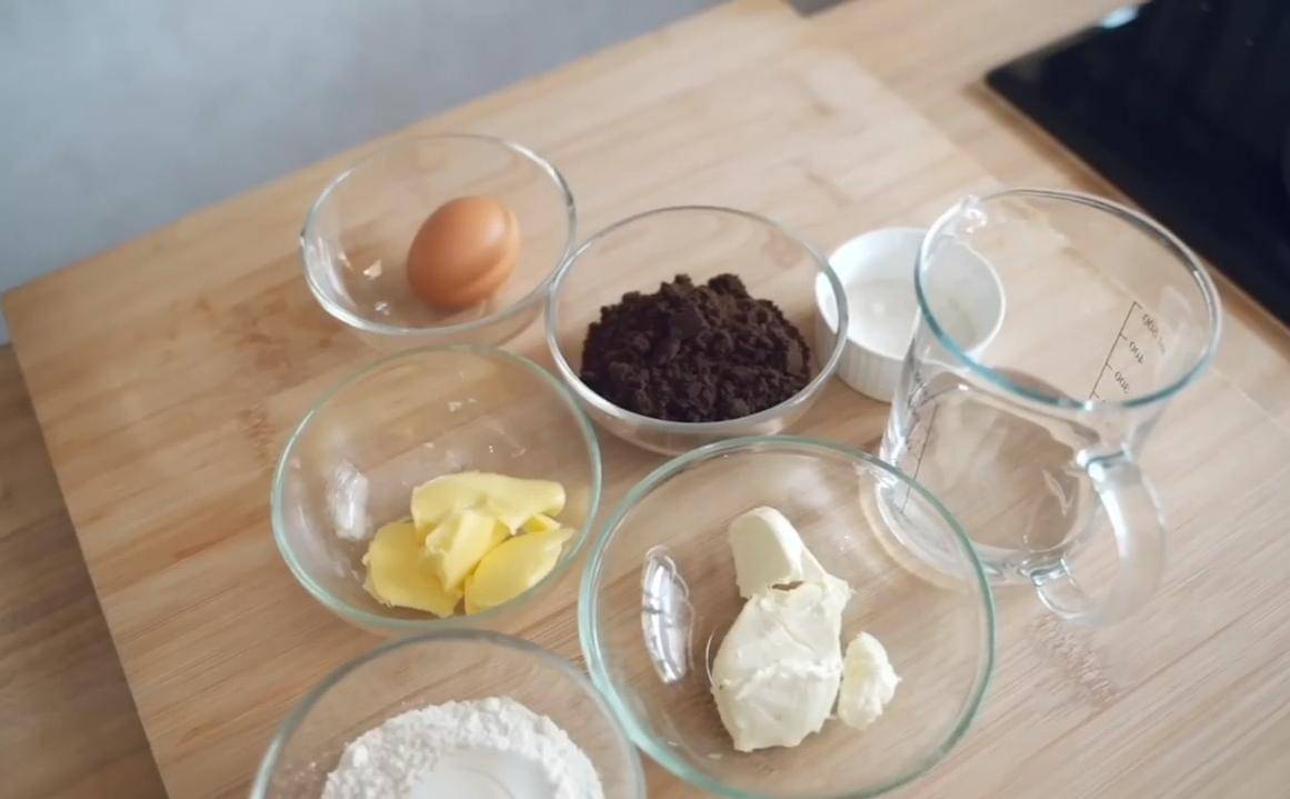 ilustrasi bahan cookies and cream churros