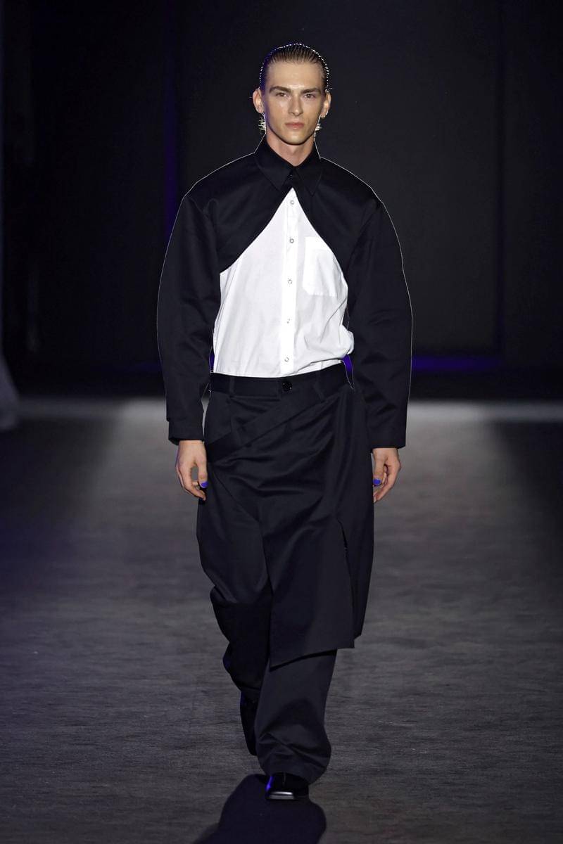 Koleksi Acromatyx S/S '26 di Barcelona Fashion Week