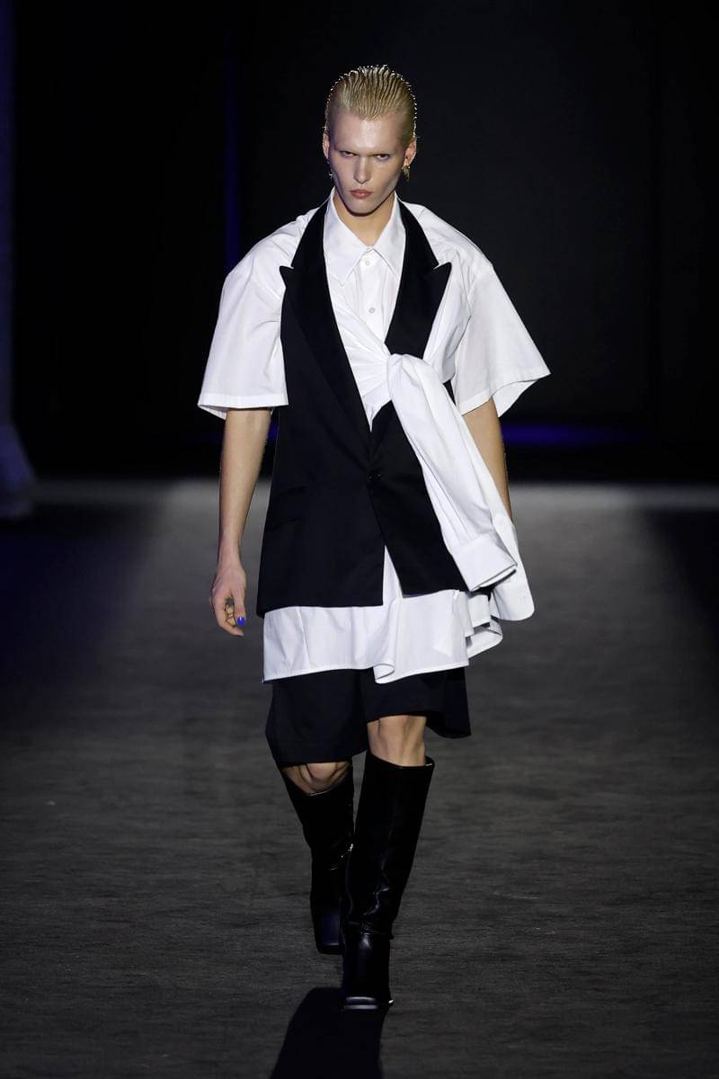 Koleksi Acromatyx S/S '26 di Barcelona Fashion Week
