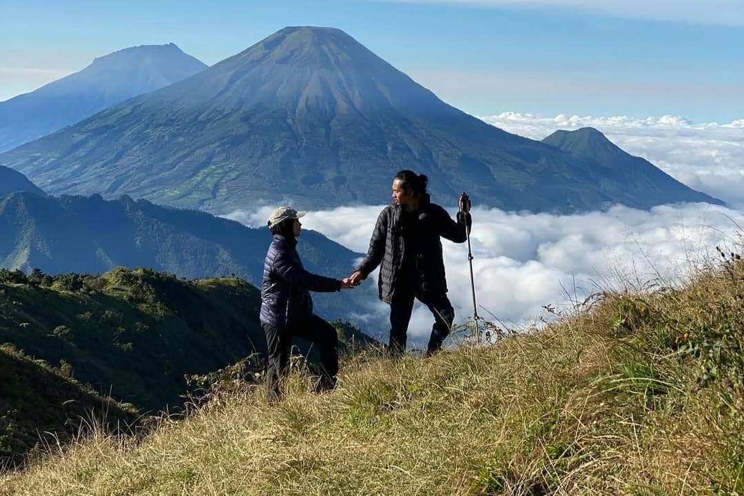 Ilustrasi wisata trip dieng