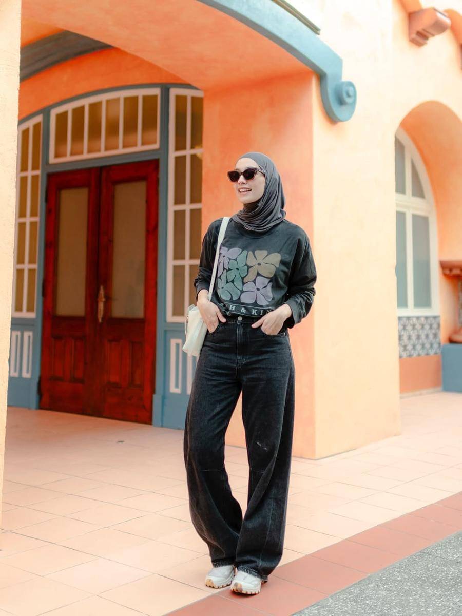 ide padu padan sneakers ala Mega Iskanti