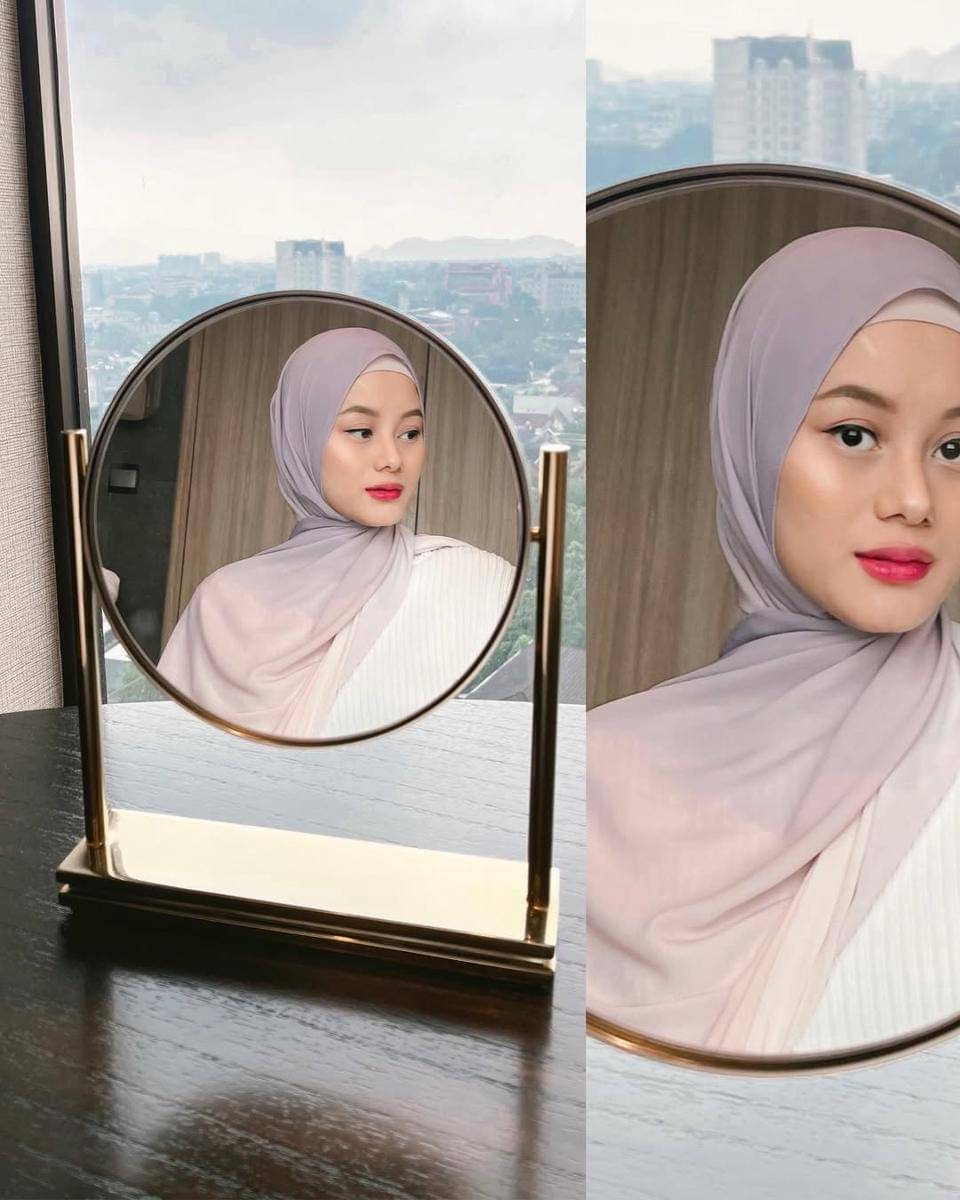 ide makeup natural untuk ke kantor ala Dinda Hauw 