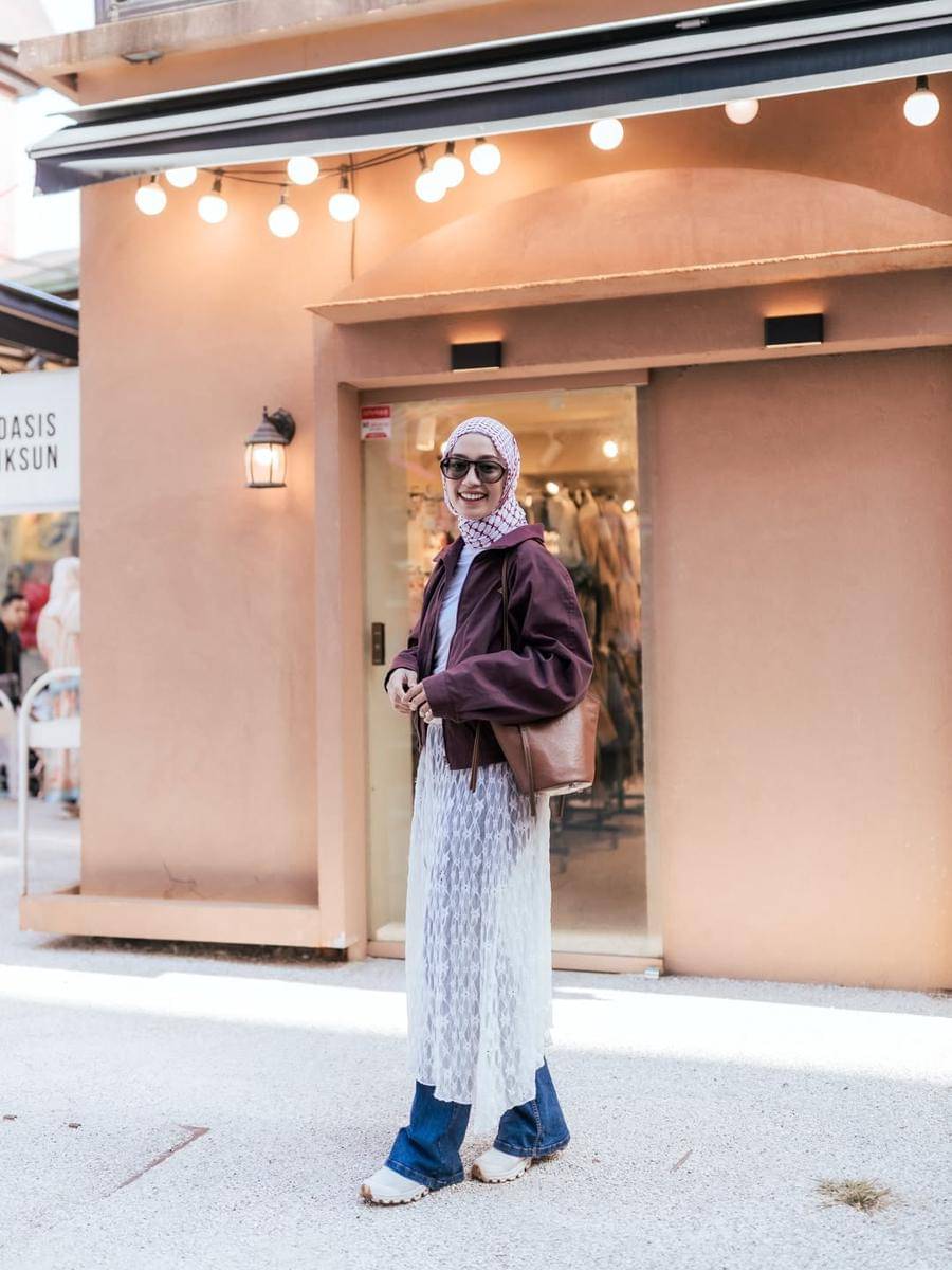 ide padu padan sneakers ala Mega Iskanti