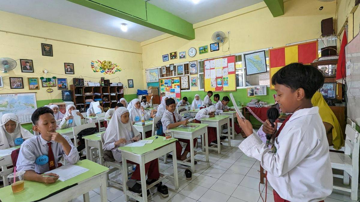 ilustrasi Murid tampil di depan kelas