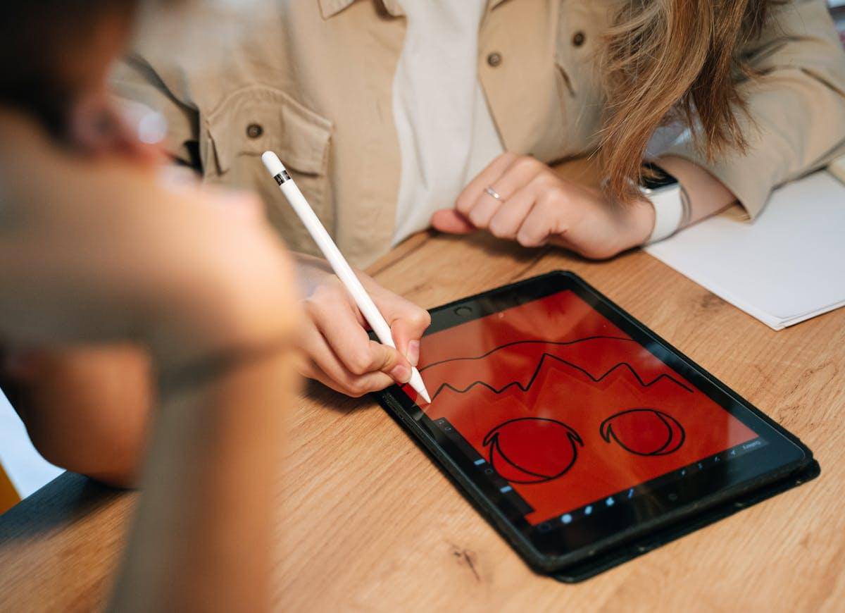 ilustrasi membuat desain digital