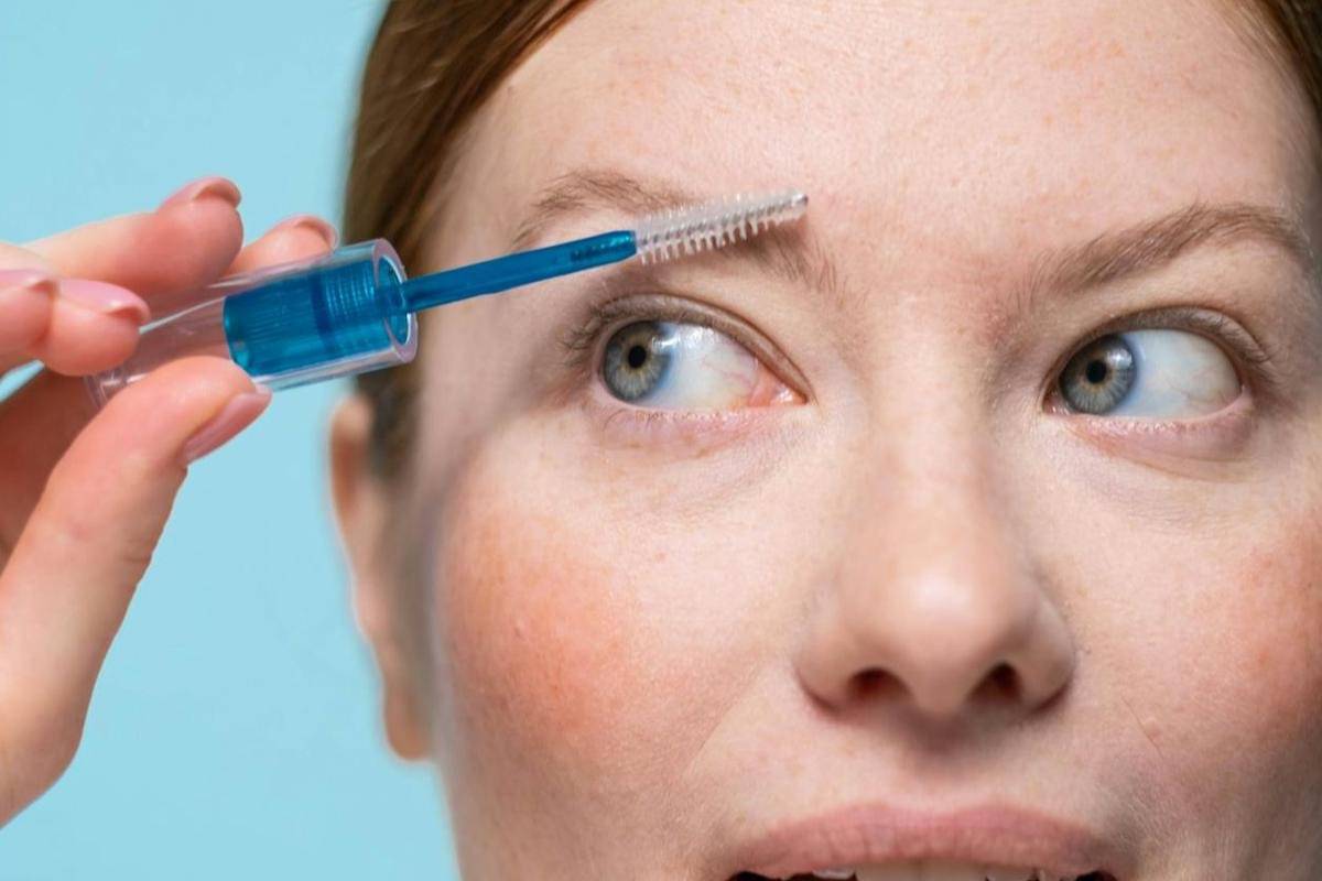 ilustrasi merawat alis secara rutin