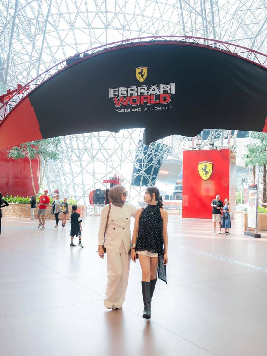 Azizi Asadel ke Ferrari World Yas Island, Abu Dhabi