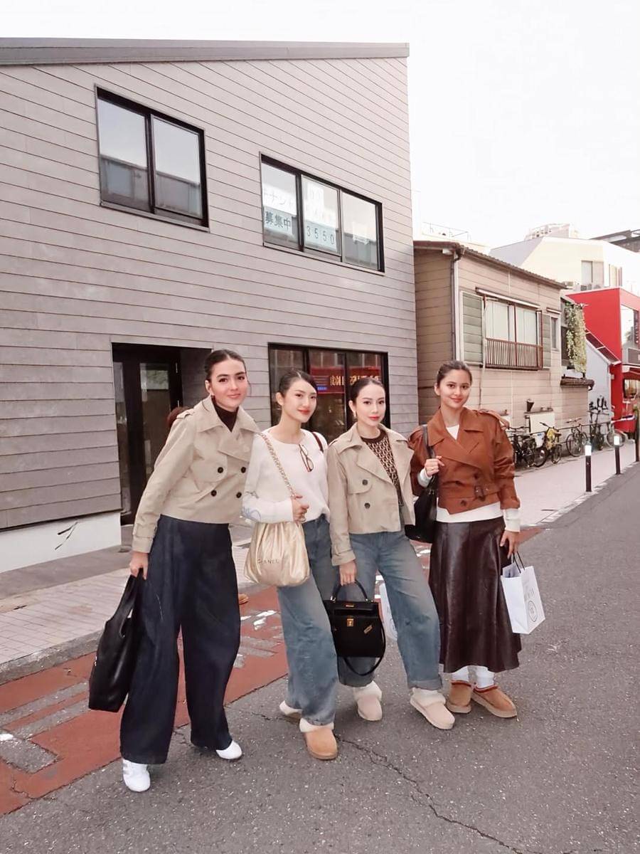 Anissa Aziza liburan ke Jepang bareng sahabat