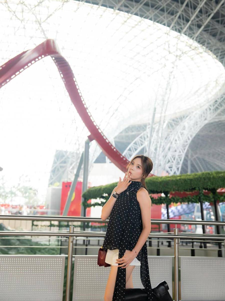 Azizi Asadel ke Ferrari World Yas Island, Abu Dhabia