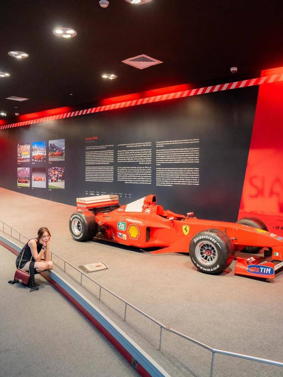 Azizi Asadel ke Ferrari World Yas Island, Abu Dhabi