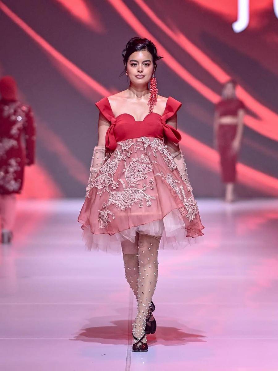 penyanyi perempuan yang tampil jadi model di JFW2025