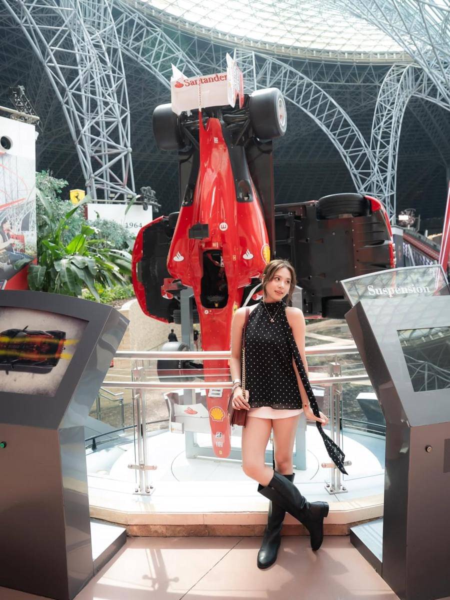 Azizi Asadel ke Ferrari World Yas Island, Abu Dhabi
