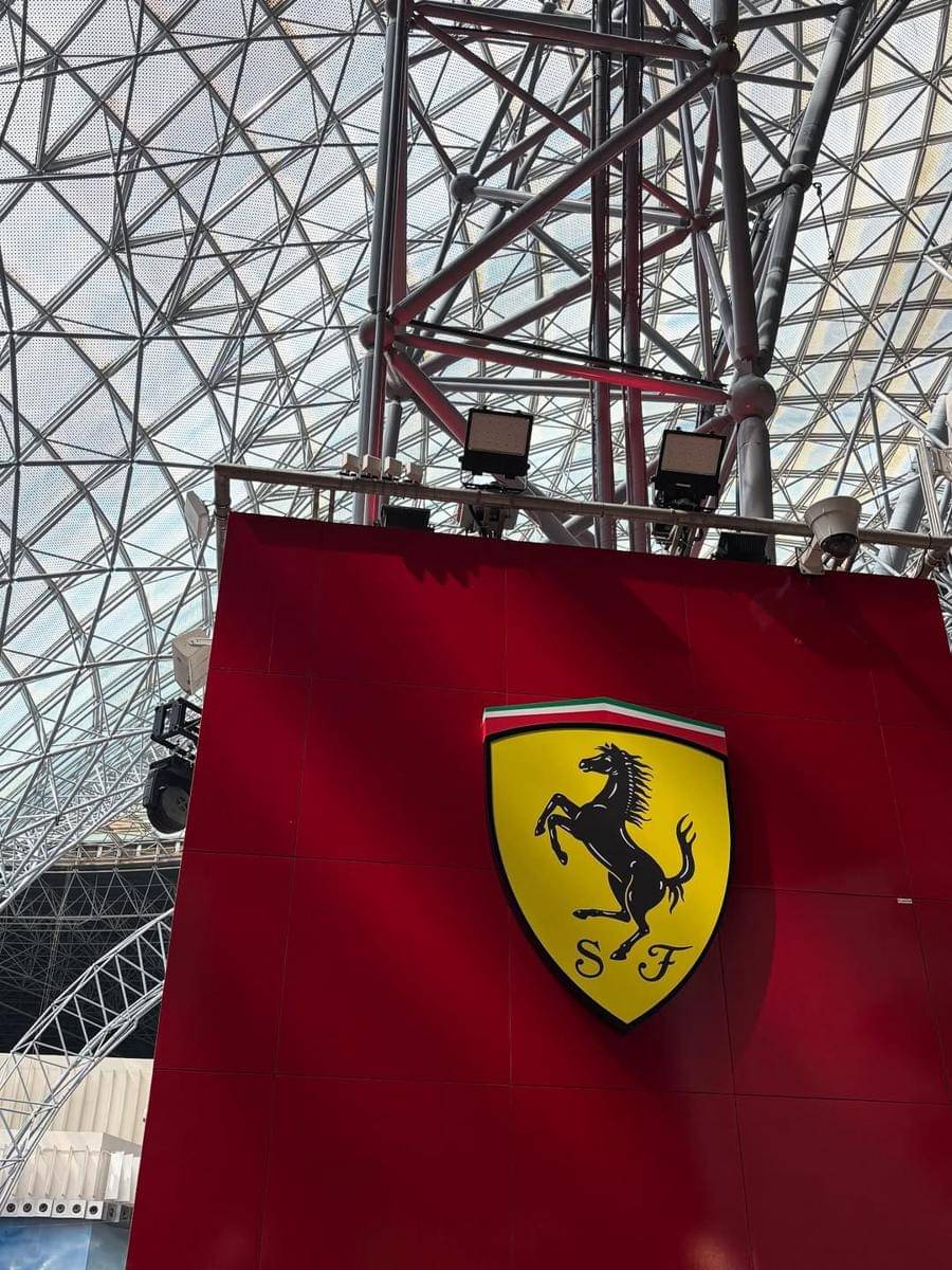 Azizi Asadel ke Ferrari World Yas Island, Abu Dhabi