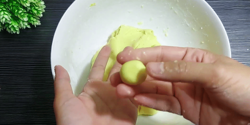 ilustrasi membuat adonan labu kuning