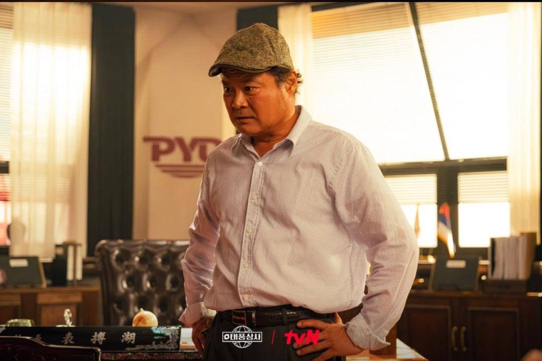 Cuplikan drakor Typhoon Family