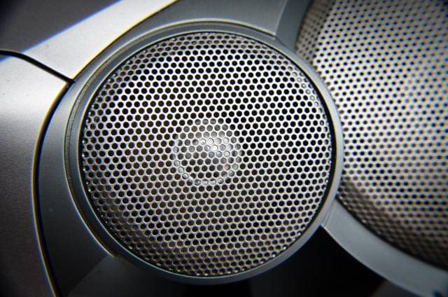 ilustrasi speaker pintu mobil (vecteezy.com/Pawel Filusz)