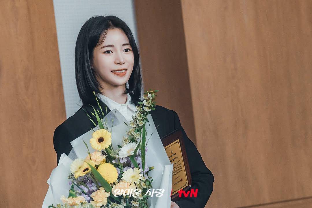 Wi Jeong Sin (Lim Ji Yeon) dalam drakor Nice to Not Meet You