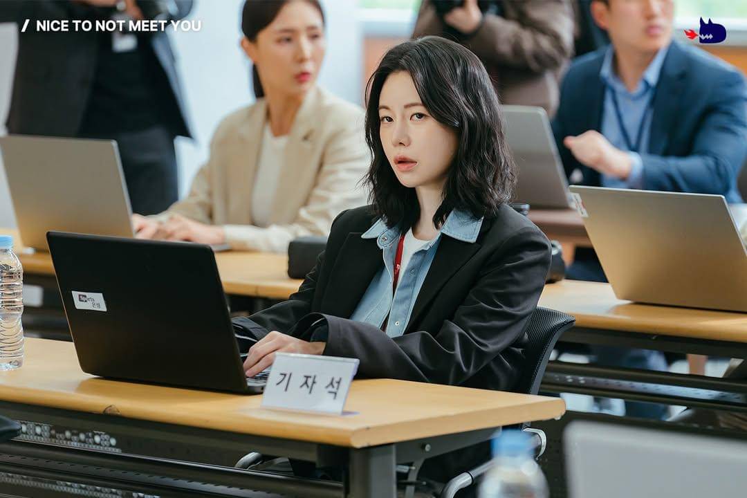 Wi Jeong Sin (Lim Ji Yeon) dalam drakor Nice to Not Meet You