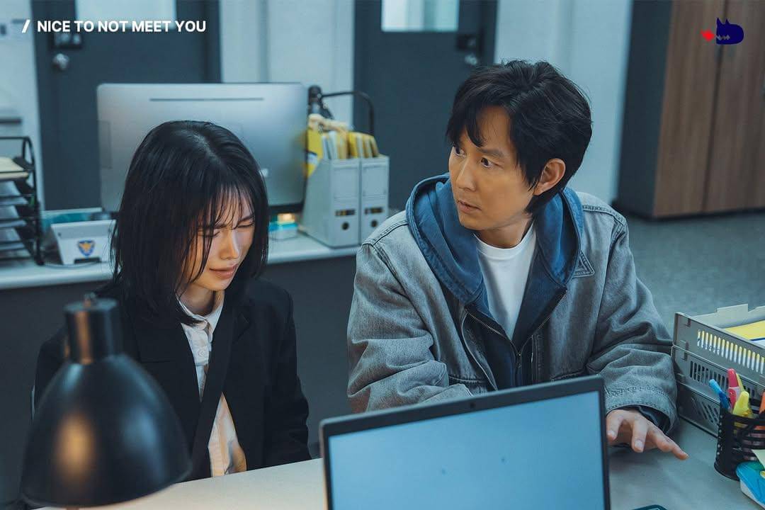 Wi Jeong Sin (Lim Ji Yeon) dan Lim Hyeon Jun (Lee Jung Jae) dalam drakor Nice to Not Meet You 